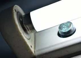 Leuchtstoffr&ouml;hre an einem Starter